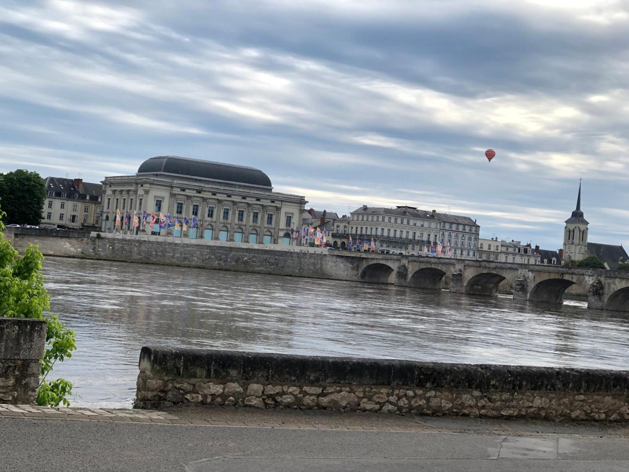 ホテル Aux Marquises ソミュール エクステリア 写真
